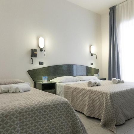Hotel Nobel Rimini Buitenkant foto