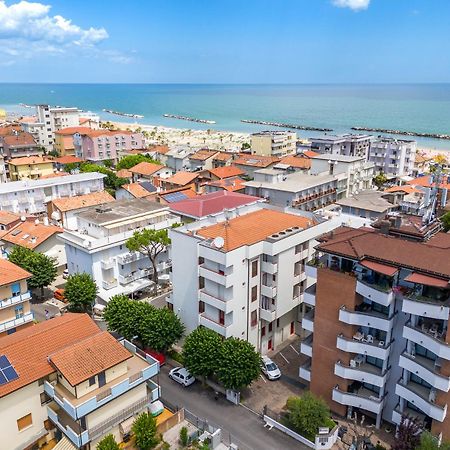 Hotel Nobel Rimini Buitenkant foto