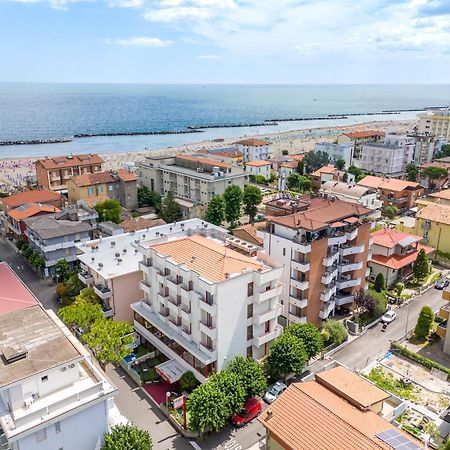 Hotel Nobel Rimini Buitenkant foto