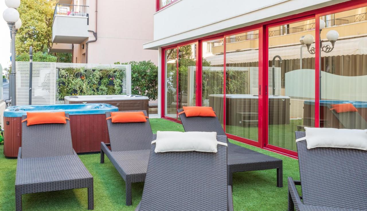 Hotel Nobel Rimini Buitenkant foto