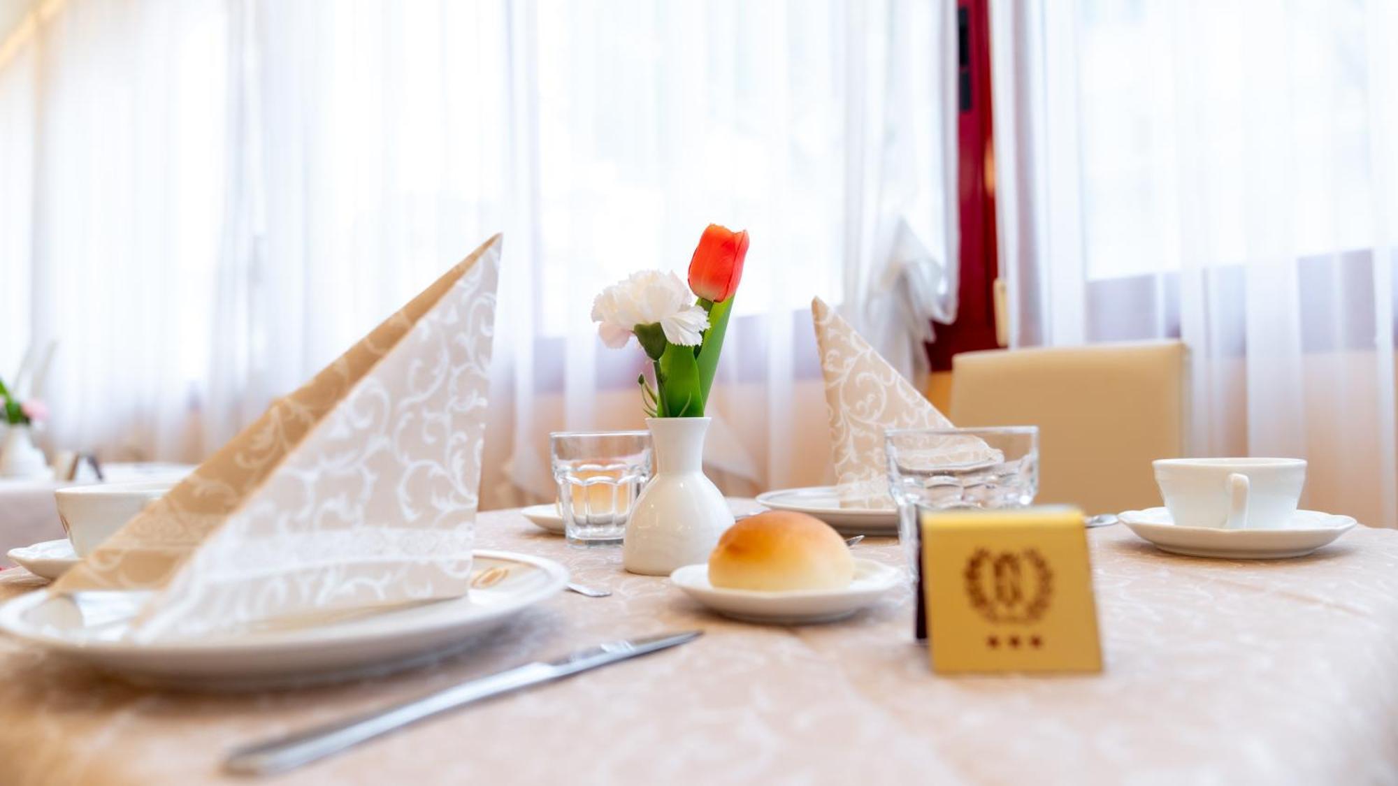 Hotel Nobel Rimini Buitenkant foto
