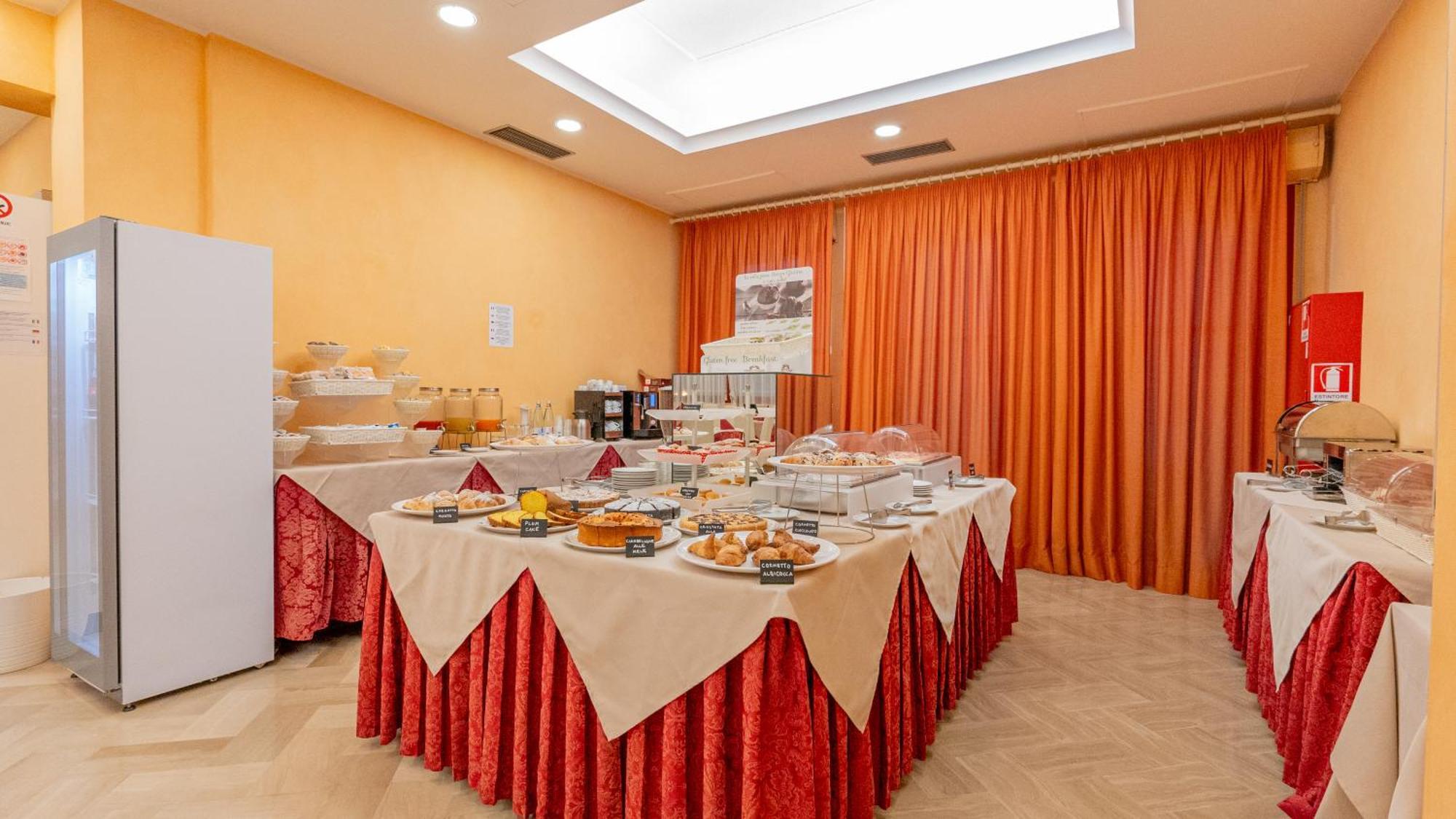 Hotel Nobel Rimini Buitenkant foto