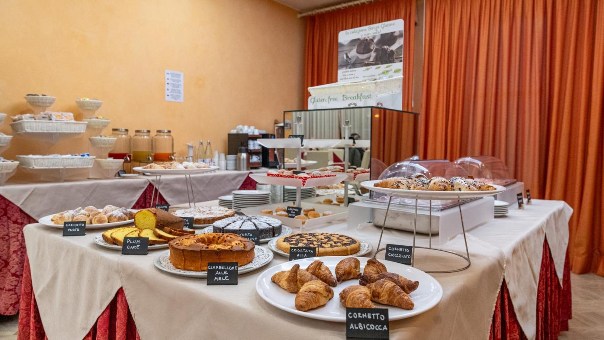 Hotel Nobel Rimini Buitenkant foto