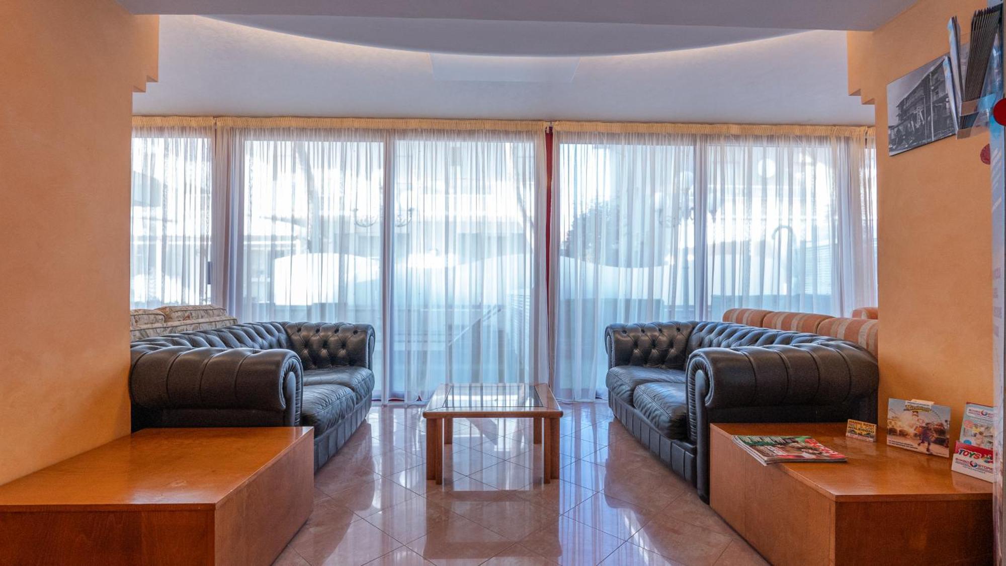 Hotel Nobel Rimini Buitenkant foto