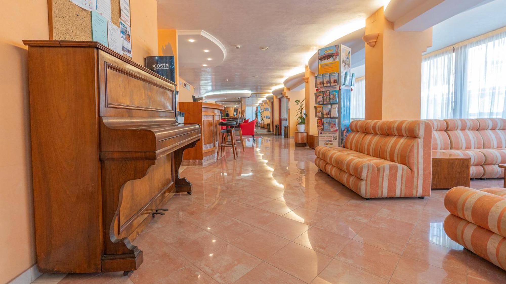 Hotel Nobel Rimini Buitenkant foto