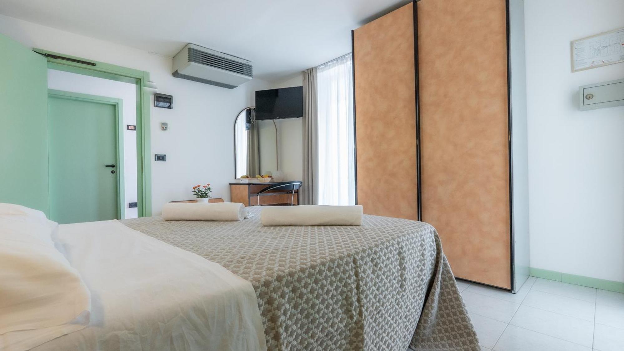 Hotel Nobel Rimini Buitenkant foto