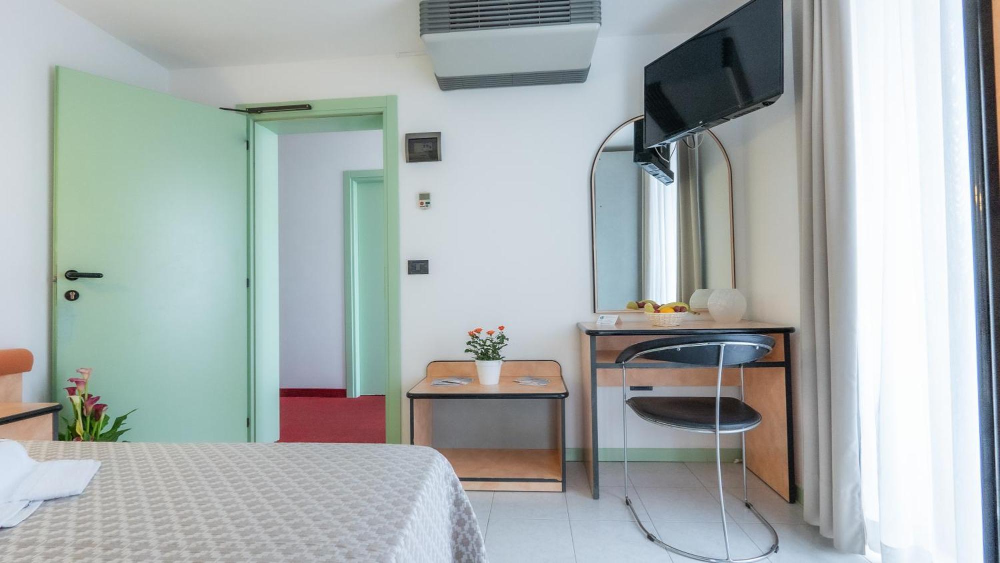 Hotel Nobel Rimini Buitenkant foto