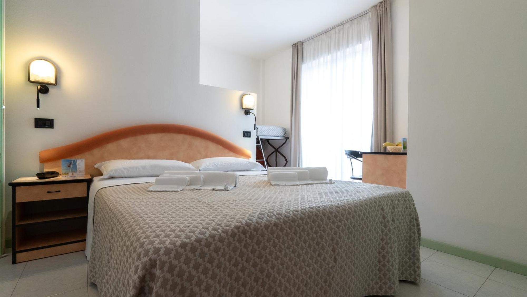 Hotel Nobel Rimini Buitenkant foto