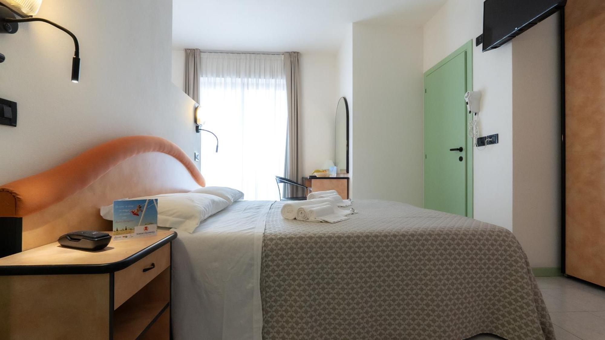 Hotel Nobel Rimini Buitenkant foto
