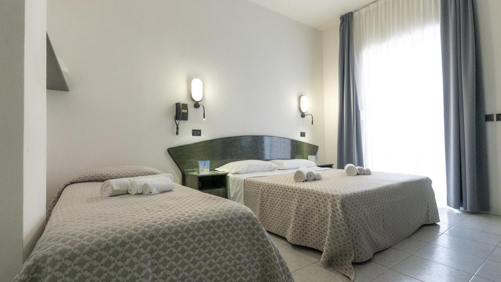 Hotel Nobel Rimini Buitenkant foto
