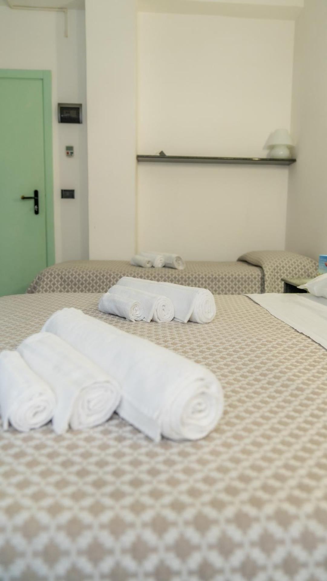 Hotel Nobel Rimini Buitenkant foto