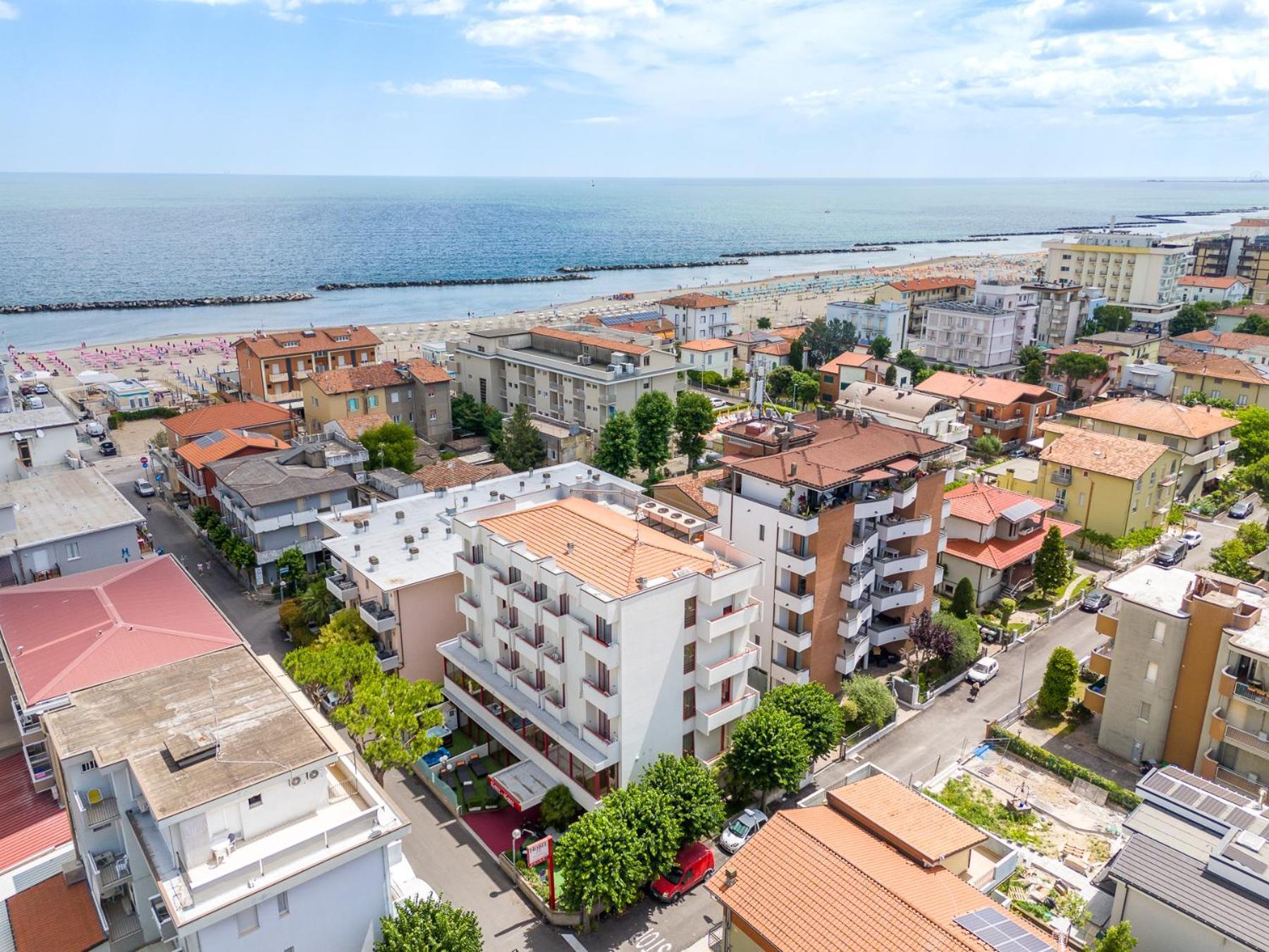 Hotel Nobel Rimini Buitenkant foto